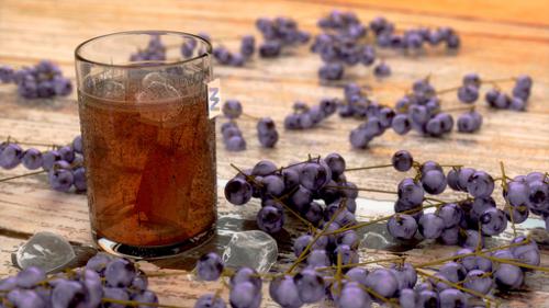 iced tea and grapes preview image
